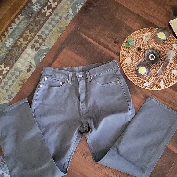 Levi’s 505 Medium Gray Denim Jeans - 32"W x 29"L - Picture 2 of 5